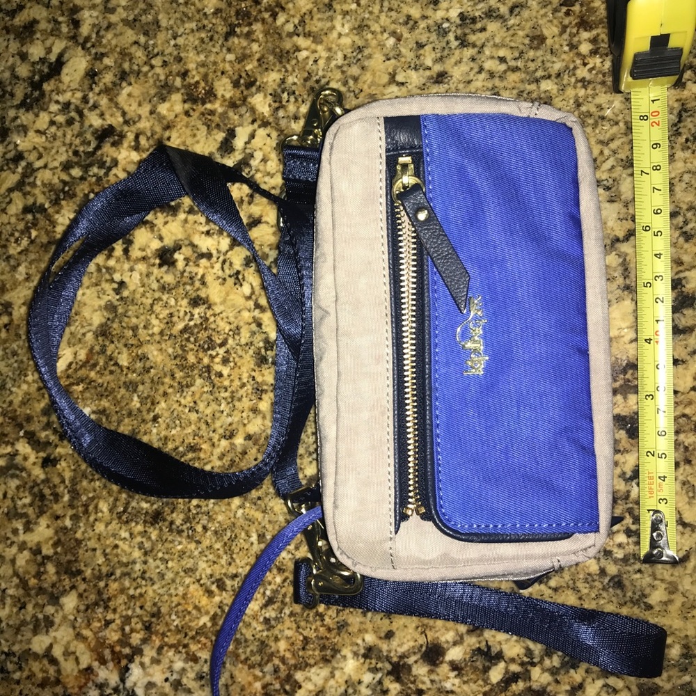Kipling cross body bag (nylon) dual color.